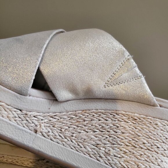 Lucca Lane Debbi wedge Sandals Brushed Gold- 9.5 M - Picture 10 of 10